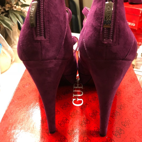 Beautiful Guess Heels 💗 - Picture 4 of 6